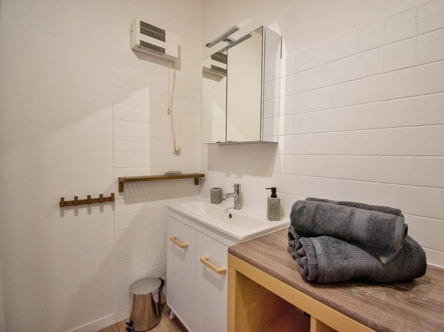 Joli T2 Lumineux Avec Balcon Et Wifi - Proche Cv Lägenhet Aix-en-Provence Exteriör bild